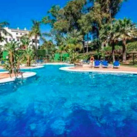 マルベーリャPuerto Banus With Private Gardenアパートメント エクステリア 写真