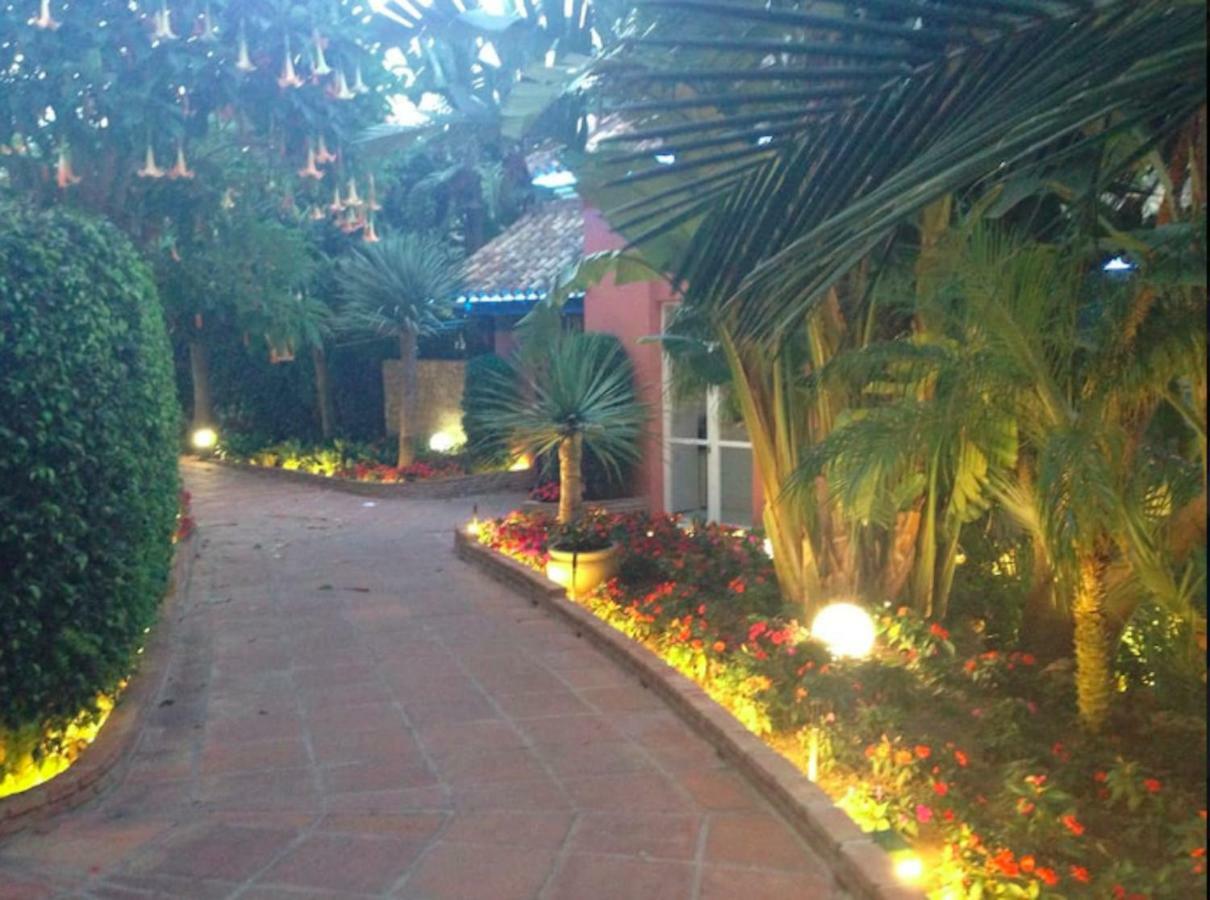 マルベーリャPuerto Banus With Private Gardenアパートメント エクステリア 写真
